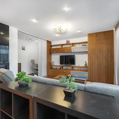 Revon Business 48 Dunajska, Free Parking