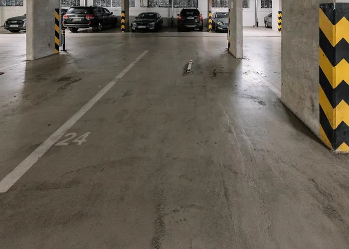 Revon Business 48 Dunajska, Free Parking