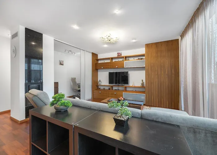 Revon Business 48 Dunajska, Free Parking