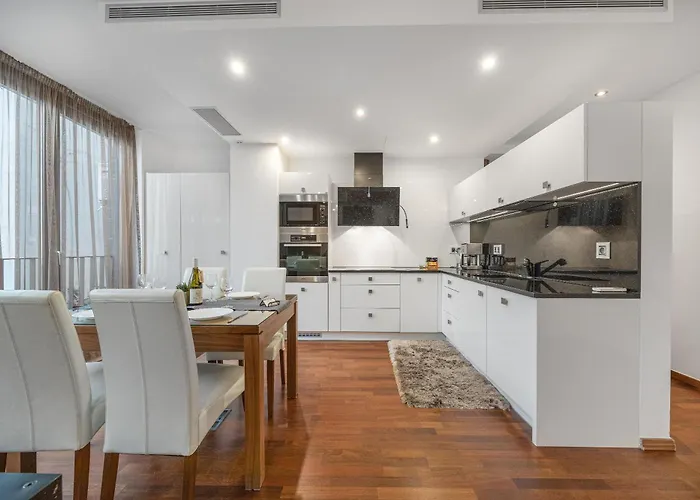 Revon Business 48 Dunajska, Free Parking Bratislava