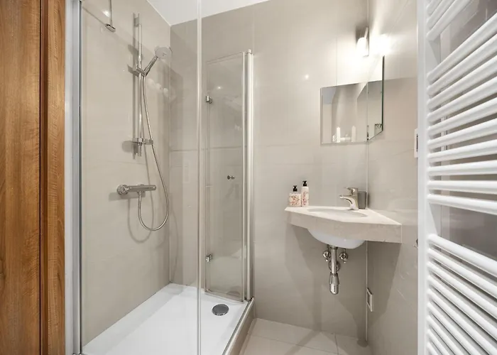 Revon Business 48 Dunajska, Free Parking